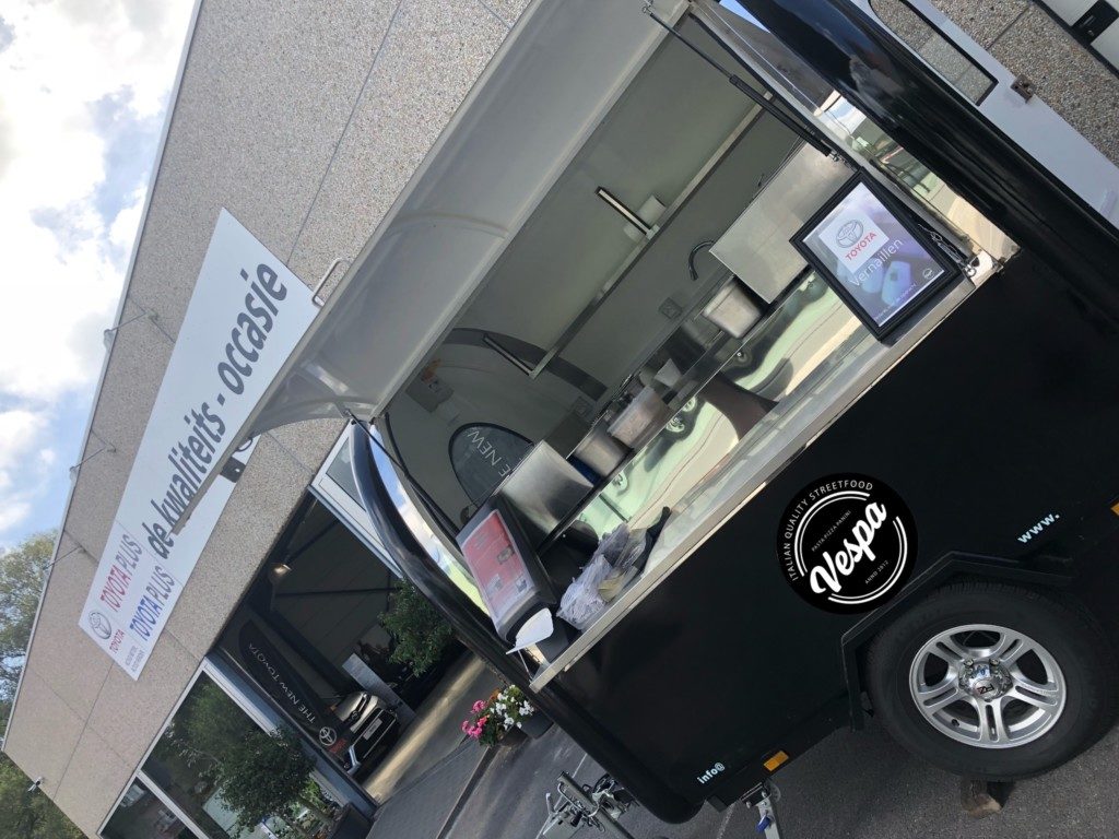 Vespa Pizza, Pasta & Deluxe Burgers