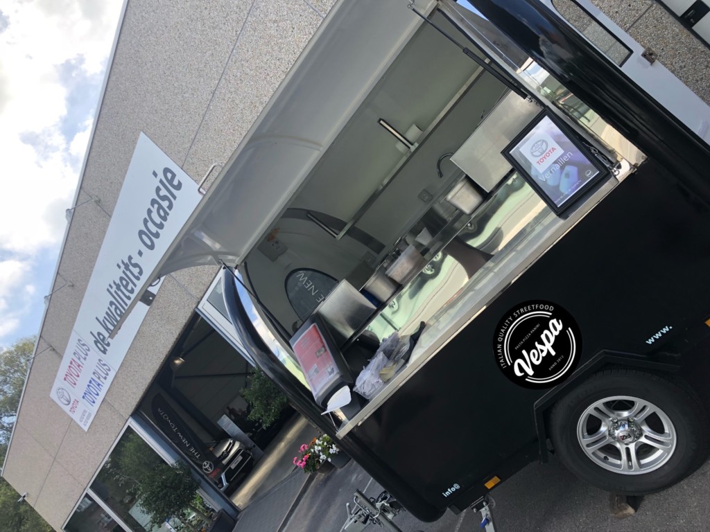 Vespa Pizza, Pasta & Deluxe Burgers